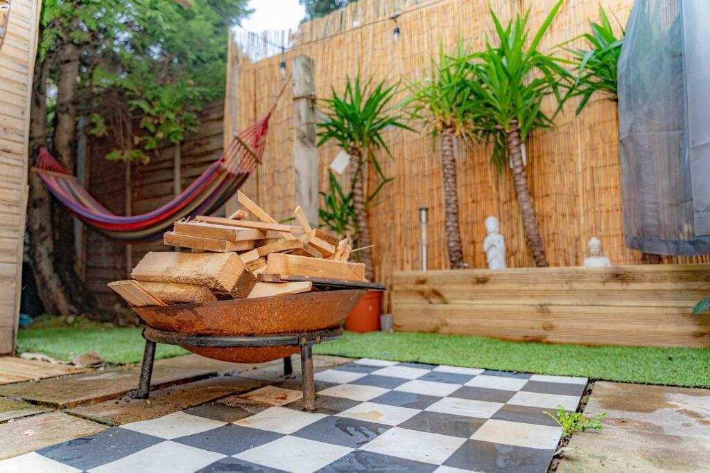 Unique Home W/Garden Hot Tub, Sauna & Cinema Room Λονδίνο Εξωτερικό φωτογραφία