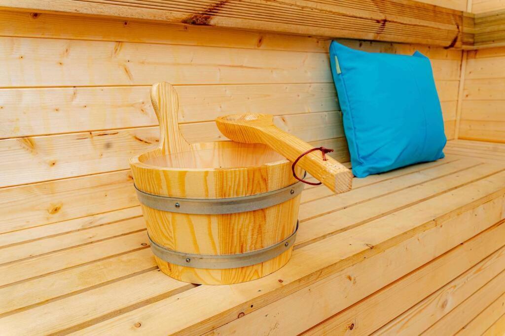 Unique Home W/Garden Hot Tub, Sauna & Cinema Room Λονδίνο Εξωτερικό φωτογραφία